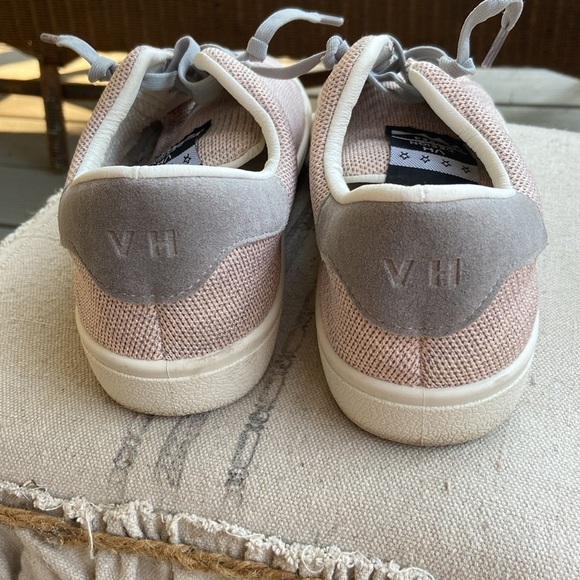 Vintage Havana Fly Salmon Knit Sneakers
Women's Size 8.5 - Picture 4 of 8